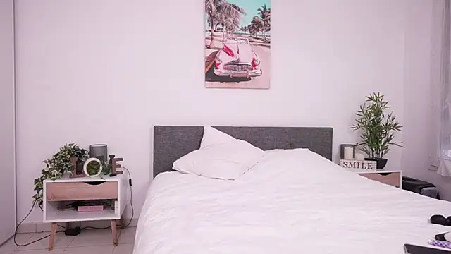 Bella Twine online show from March 9, 2:21 pm