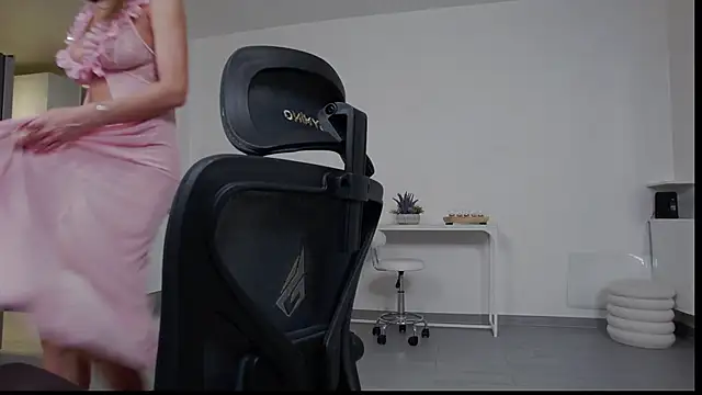 Bella Twine online show from February 24, 9:26 pm