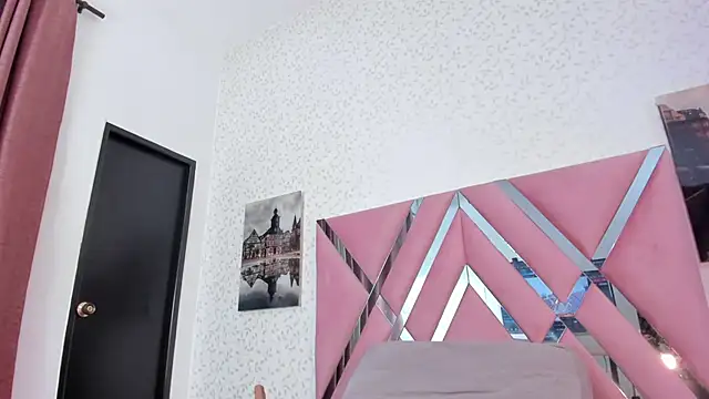 Snapshot of lara_murphy chatting on October 19, 11:57 am lara murphy online show from October 19, 11:57 am