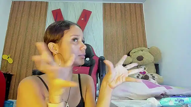 MarianaManzur online show from February 24, 3:02 pm