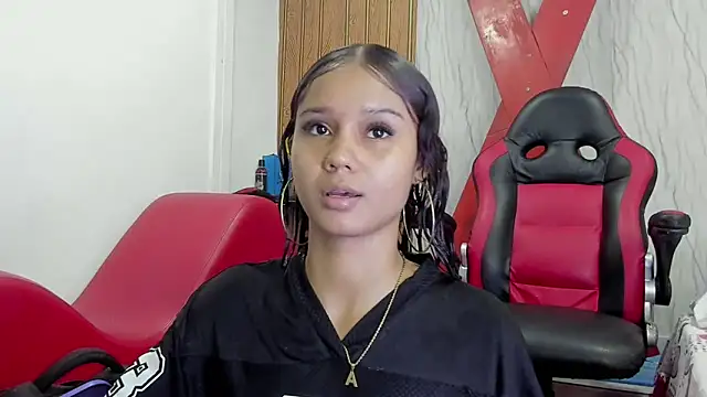 MarianaManzur online show from February 5, 4:47 pm