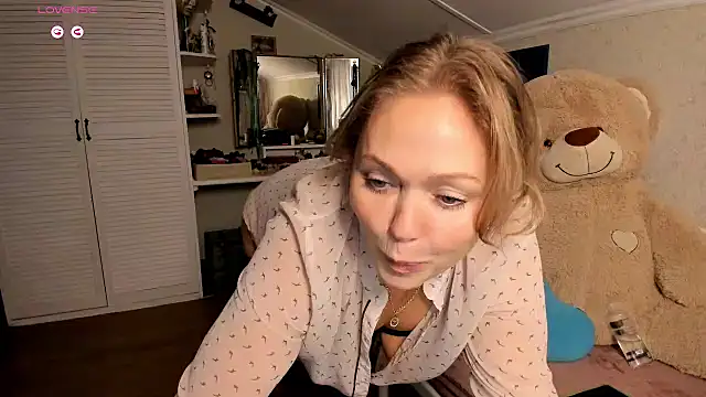 SimonaMartin online show from November 2, 10:31 am