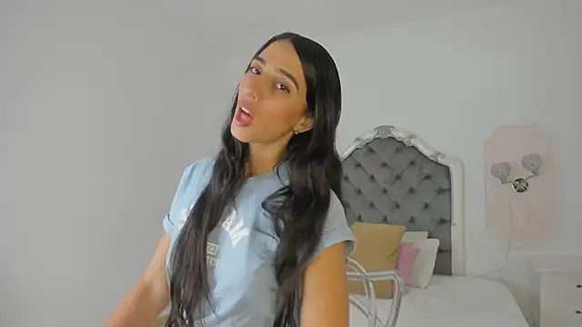 Snapshot of Valentina_Ross_ chatting on June 12, 12:47 pm Valentina Ross online show from June 12, 12:47 pm