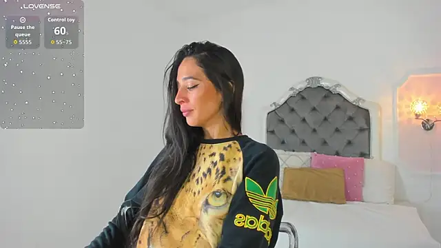 Snapshot of Valentina_Ross_ chatting on June 16, 11:54 am Valentina Ross online show from June 16, 11:54 am