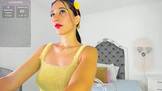 Snapshot of Valentina_Ross_ chatting on July 7, 11:58 am Valentina Ross online show from July 7, 11:58 am