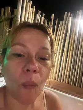 Snapshot of MilfClarett chatting on October 3, 1:42 am MilfClarett online show from October 3, 1:42 am