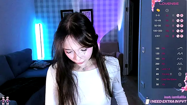 lialiliaa online show from December 20, 6:16 am