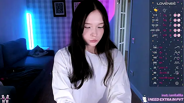 lialiliaa online show from October 10, 8:59 am