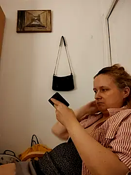 Snapshot of She-devilx chatting on November 4, 11:30 pm She-devilx online show from November 4, 11:30 pm