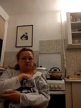 Snapshot of She-devilx chatting on December 17, 10:37 pm She-devilx online show from December 17, 10:37 pm