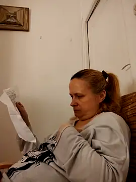 Snapshot of She-devilx chatting on November 13, 10:24 pm She-devilx online show from November 13, 10:24 pm