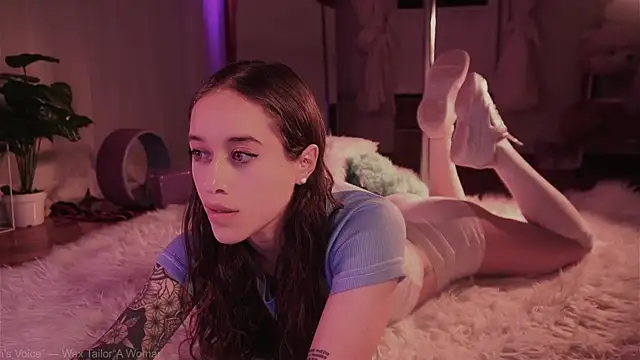 Snapshot of _Avriles_ chatting on September 15, 1:50 am  Avriles  online show from September 15, 1:50 am