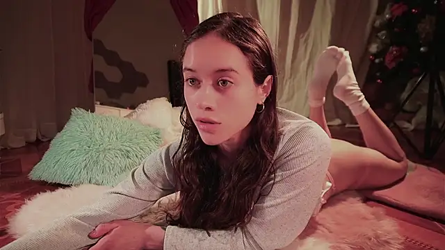 Snapshot of _Avriles_ chatting on December 17, 12:48 am Avriles online show from December 17, 12:48 am