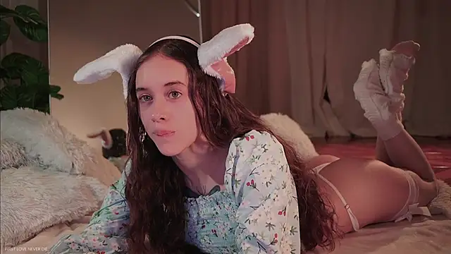  Avriles  online show from April 4, 1:34 am