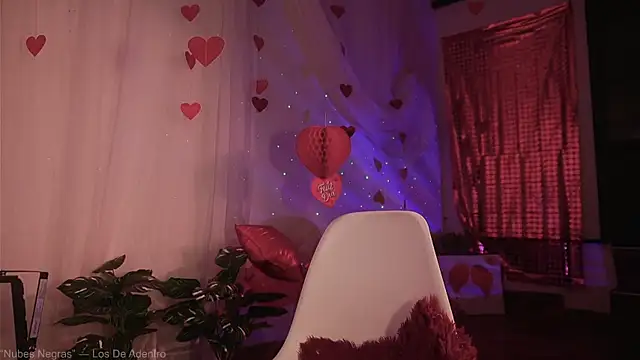 Snapshot of _Avriles_ chatting on February 18, 12:48 am  Avriles  online show from February 18, 12:48 am