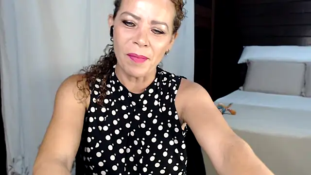 Snapshot of BarbaraDominatrix chatting on June 15, 7:02 pm BarbaraDominatrix online show from June 15, 7:02 pm