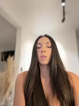 Snapshot of EllaSanz_ chatting on October 22, 9:13 pm EllaSanz online show from October 22, 9:13 pm