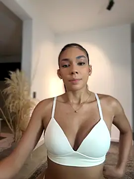 Snapshot of EllaSanz_ chatting on October 25, 8:09 pm EllaSanz online show from October 25, 8:09 pm