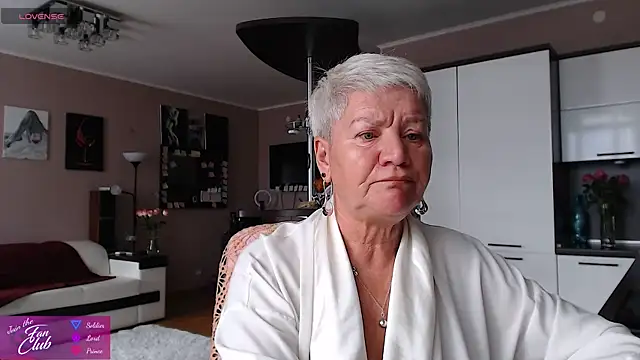 roxana brooks online show from August 4, 6:40 am