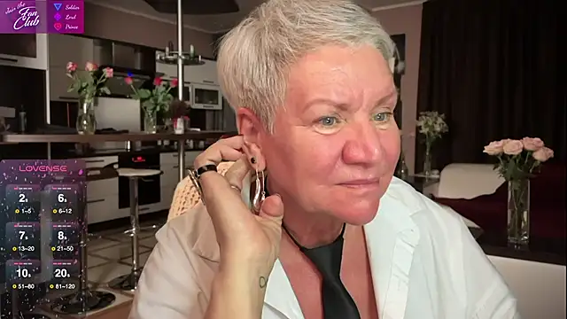 Snapshot of roxana_brooks chatting on February 26, 6:04 pm roxana brooks online show from February 26, 6:04 pm