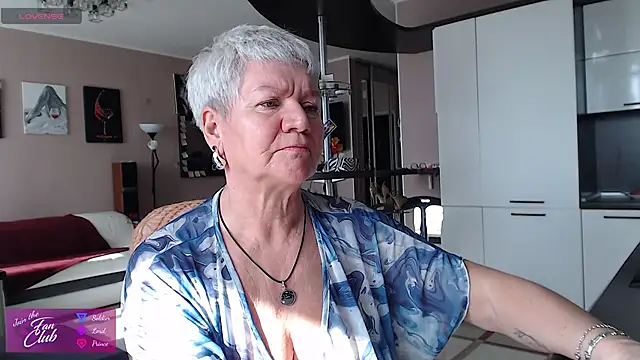 roxana brooks online show from April 5, 8:10 am