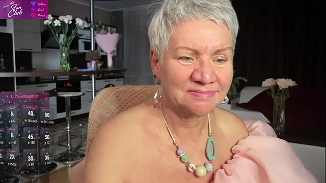 Snapshot of roxana_brooks chatting on March 13, 6:12 pm roxana brooks online show from March 13, 6:12 pm