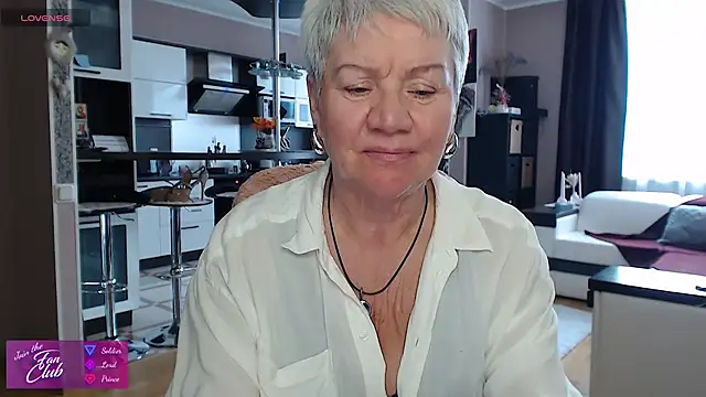 roxana brooks online show from April 7, 1:46 pm