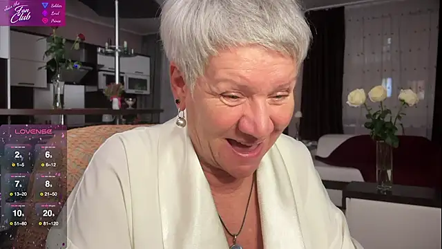Snapshot of roxana_brooks chatting on February 5, 9:07 pm roxana brooks online show from February 5, 9:07 pm