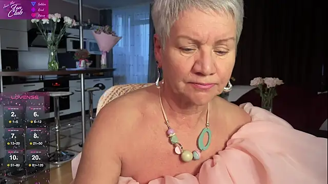 Snapshot of roxana_brooks chatting on March 13, 3:06 pm roxana brooks online show from March 13, 3:06 pm