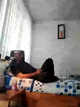 KenllyH online show from January 9, 6:57 pm