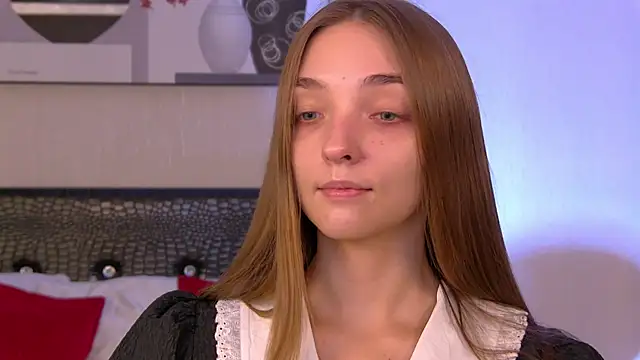 VirginieCruz online show from November 6, 5:44 am