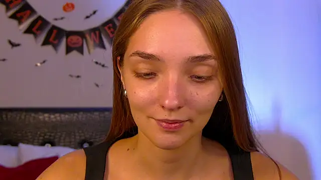 VirginieCruz online show from November 2, 7:30 pm