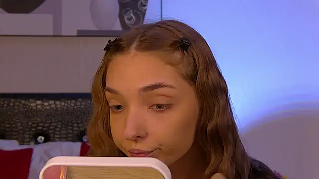 VirginieCruz online show from November 4, 7:28 pm