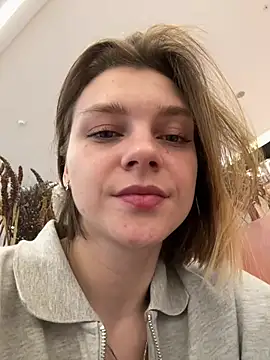 ValenciaShock online show from April 3, 7:04 am