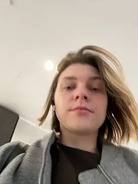 ValenciaShock online show from April 15, 7:03 am