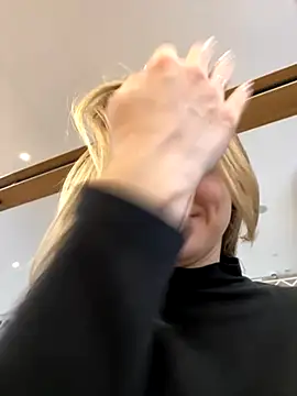 ValenciaShock online show from December 4, 6:45 am