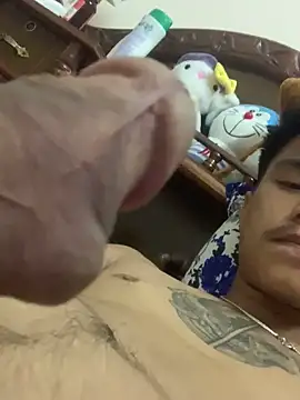 Snapshot of Hullax chatting on November 8, 4:54 pm Hullax online show from November 8, 4:54 pm