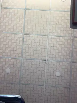 Snapshot of Hullax chatting on November 20, 5:19 am Hullax online show from November 20, 5:19 am