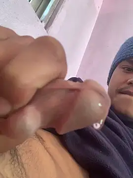 Snapshot of Hullax chatting on December 17, 5:01 am Hullax online show from December 17, 5:01 am