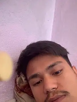 Snapshot of Hullax chatting on April 28, 3:44 am Hullax online show from April 28, 3:44 am