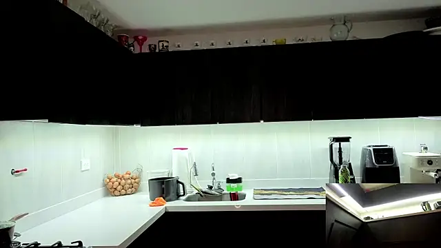 Mala Bad online show from December 16, 3:38 pm