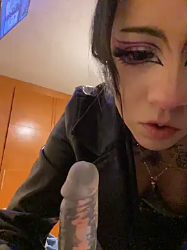 Lucygothic online show from October 10, 11:22 am