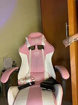 Lucygothic online show from February 27, 3:29 am