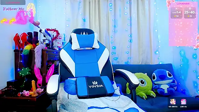 Snapshot of Aleexx___ chatting on October 22, 9:20 am Aleexx online show from October 22, 9:20 am