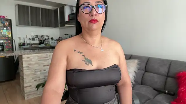 Snapshot of Karina_Yang chatting on April 25, 2:47 pm Karina Yang online show from April 25, 2:47 pm