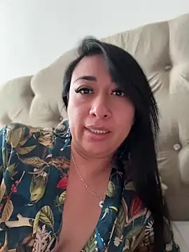 Karina Yang online show from July 8, 7:25 pm