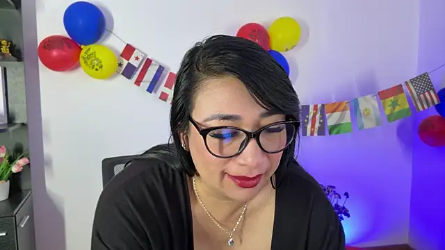 Karina Yang online show from June 16, 1:00 pm