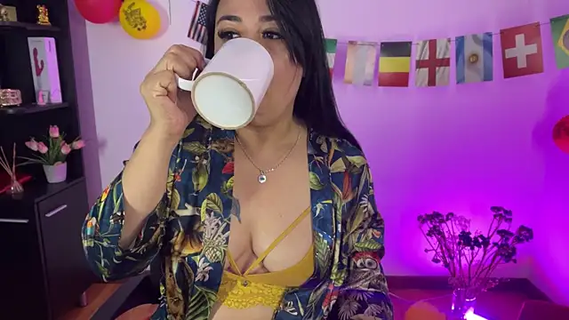 Karina Yang online show from July 16, 9:50 am