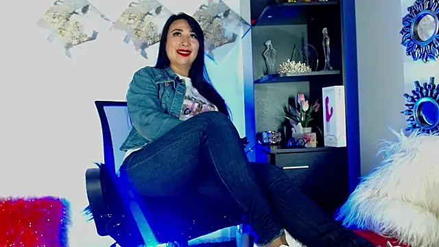Snapshot of Karina_Yang chatting on March 2, 5:23 am Karina Yang online show from March 2, 5:23 am