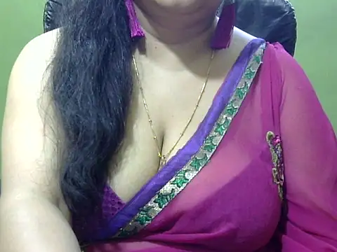 Snapshot of Mona_love143 chatting on November 6, 9:46 am Mona love143 online show from November 6, 9:46 am